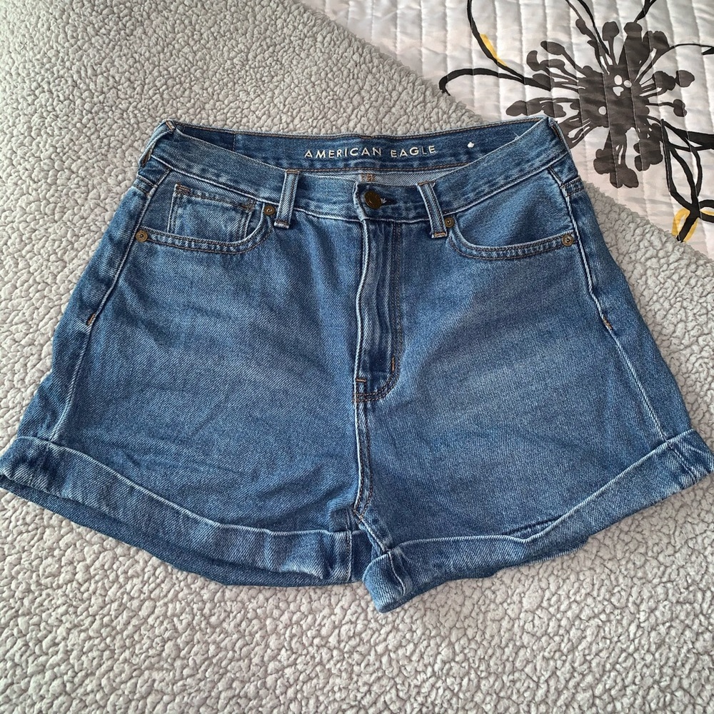 American Eagle mom short